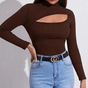 Twist front mock neck tee